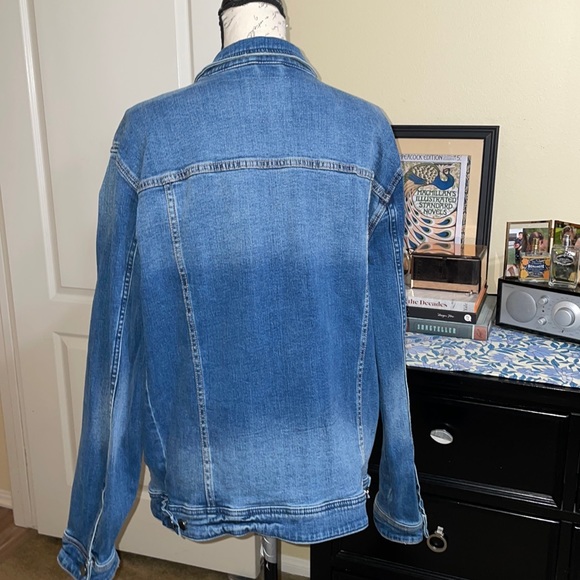 BlankNYC Denim Jean Jacket - Picture 6 of 12